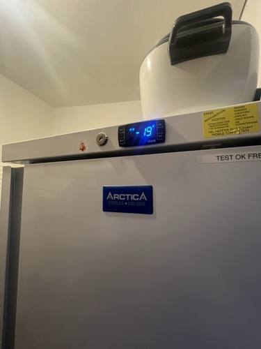 Upright freezer 6ft height - 6ft,